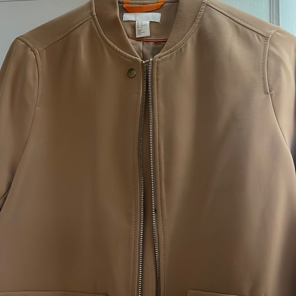 H&M tan jacket/blazer. Baseball jacket collar/cuffs - Picture 1 of 5